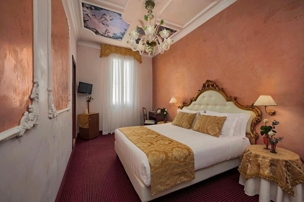 Pausania 3* Venice